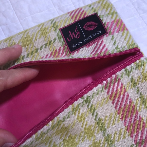 NEW Makeup Junkie Bag Size Small Sweet Plaid - Picture 2 of 7